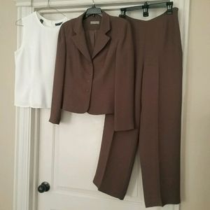 3-pc Kate Hill Cocoa Pant Suit in Size 8 petite